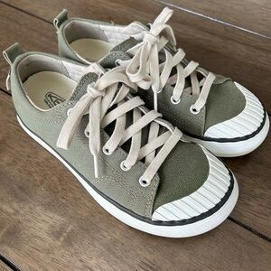 Keen Elsa Woman’s 6.5 Tennis Shoes Sneakers Olive Green Canvas Lace Up EUC